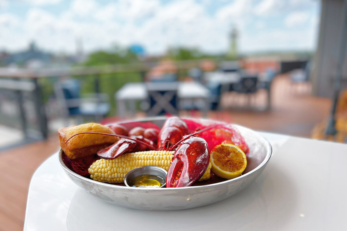 seafood plate at paddlefish