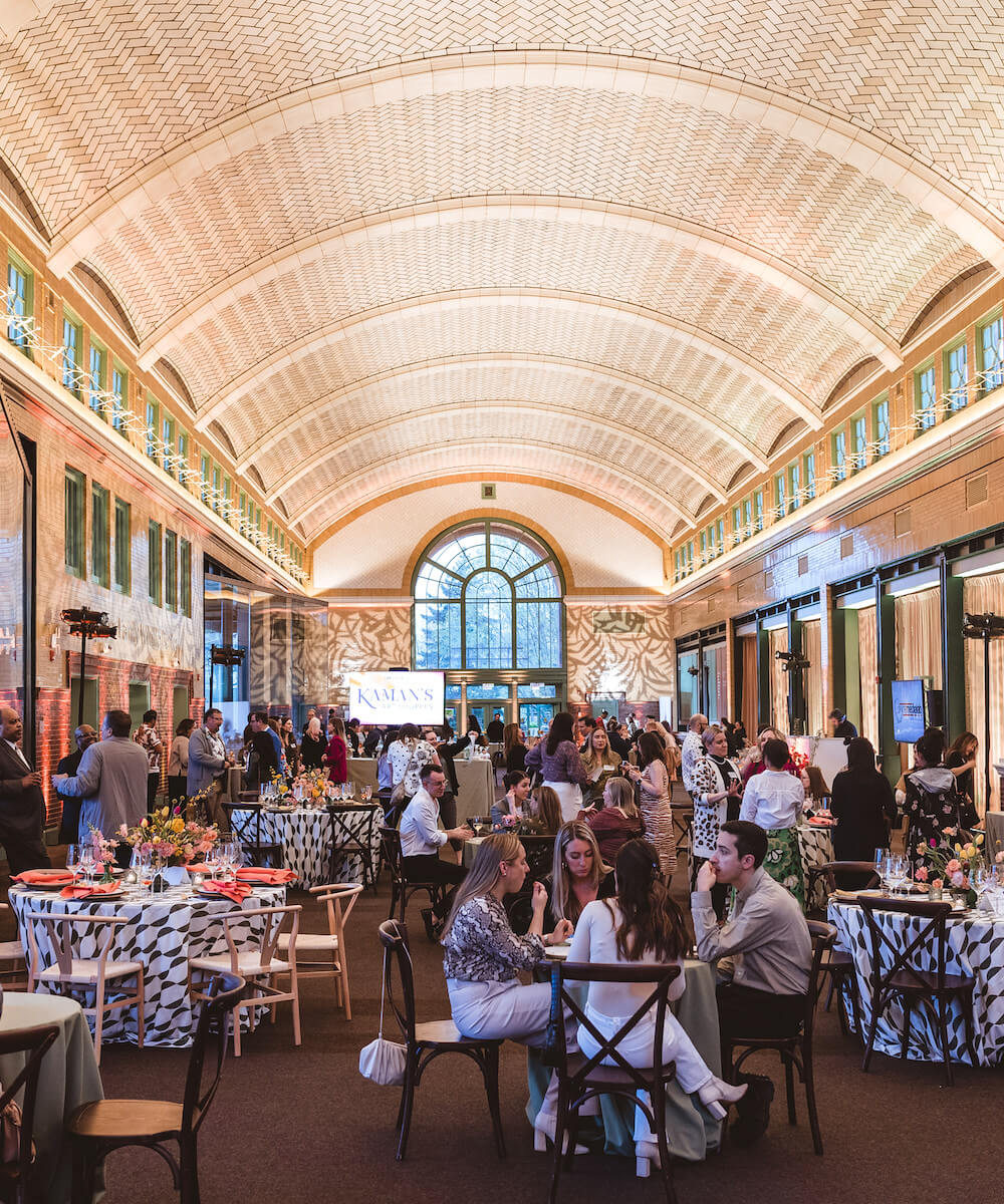 event in the lion hall at lincoln park zoo - mobile version